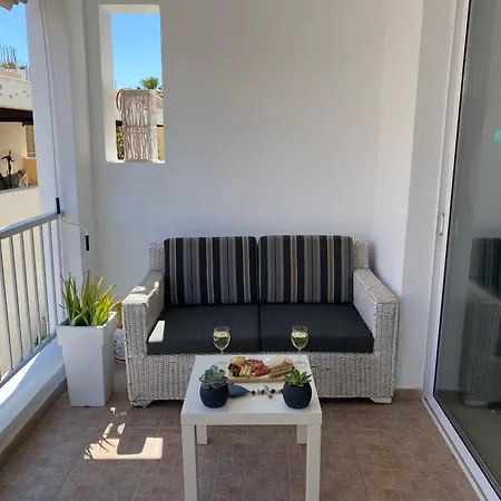 Ev Zin:cozy, Newly Rennovated, Studio, Swimming Pool B102 * Пафос
